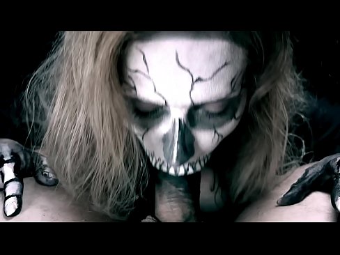 ❤️ Demon girl zuigt pik met haar zwarte mond en slikt sperma. ️ Quality porn at nl.analytik24.ru ❤